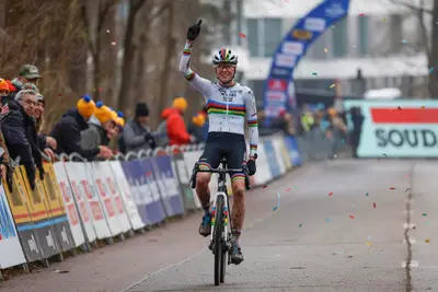 Fem van Empel vince a Herentals ©Team Visma Lease a Bike Women