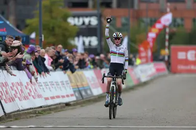 Exact Cross, Beringen: Fem van Empel inaugura al meglio la stagione di ciclocross © Visma-Lease a Bike via X