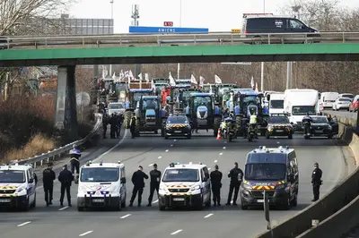 La protesta degli agricoltori blocca la Francia © ANSA