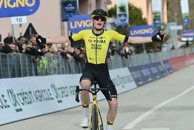 Jonas Vingegaard vince a Valle Castellana e mette le mani sulla Tirreno-Adriatico © RCS Sport