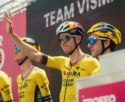 Wout Van Aert alla presentazione delle squadre © Visma Via Facebook