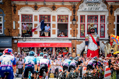 Il gruppo al Tour de France 2022 ©Rouleur