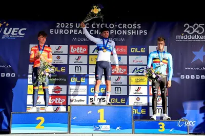 Il podio della categoria uomini U23 dei Campionati Europei di Ciclocross 2025 © UEC Cycling via X