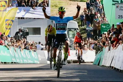 Daniel Martínez vince sull'Alto do Malhão davanti a Remco Evenepoel e Tom Pidcock © Volta ao Algarve