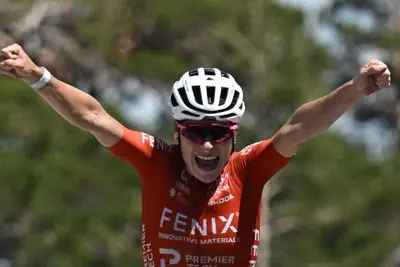 Yara Kastelijn vince la Vuelta a Burgos a Lagunas de Neila ©UCI WWT