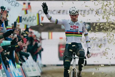 Mathieu van der Poel torna in gara nel ciclocross ©UCI Cyclocross