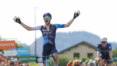 Derek Gee qui sul traguardo della terza tappa del Giro del Delfinato © AFP