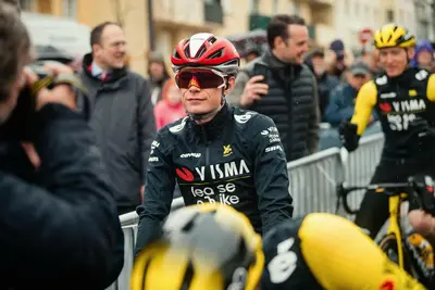 Jonas Vingegaard al via della quinta tappa della Parigi-Nizza