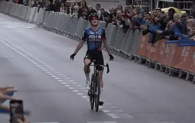 Demi Vollering vince la prima tappa della Setmana Ciclista Valenciana 2025