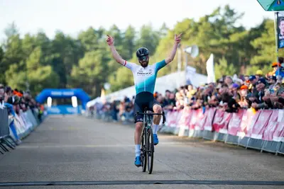 Joris Nieuwenhuis vince lo Sluitingsprijs di Oostmalle © Veldritkrant / TFoto