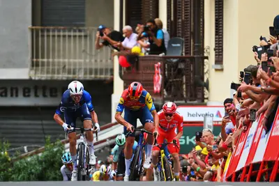 La volata tra David Gaudu e Mads Pedersen ©Groupama-FDJ