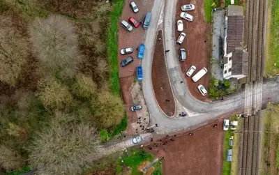 La "Chicane di Arenberg": svolta a destra subito dopo il passaggio a livello, inversione stretta a U e nuova svolta a destra per l'ingresso nel settore a cinque stelle