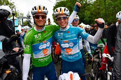 Tobias Lund Andresen (maglia verde) e Frank van den Broek (maglia azzurra), dominatori del Tour of Türkiye ©Team dsm-firmenich PostNL