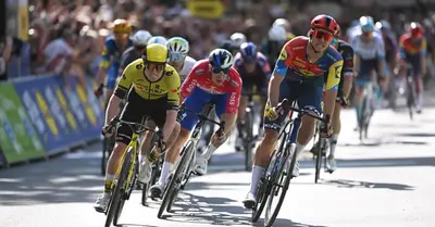 Brennan batte Milan nella prima tappa del Deutschland Tour 2025 ©Visma-Lease a Bike