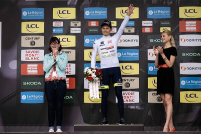 Rune Herregodts con la maglia bianca di miglior giovane del Criterium del Delfinato © A.S.O.-Billy Ceusters