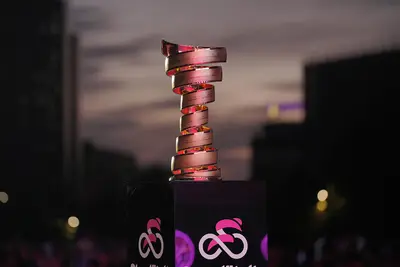 Il Trofeo Senza Fine © Giro d'Italia via X