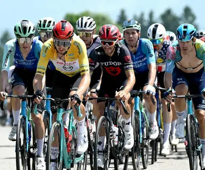 Kévin Vauquelin (Arkéa-B&B Hotels) con la maglia di leader del Tour de Suisse © Getty Images