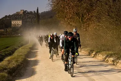 Granfondo Strade Bianche tra polvere e leggenda © Granfondo Strade Bianche via Facebook