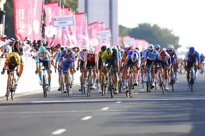 Olav Kooij beffa Tim Merlier nella 5^ tappa dell'UAE Tour 2024 © SprintCycling