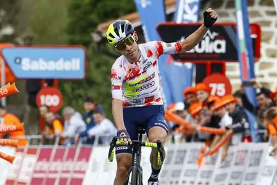 La mesta esultanza di Louis Meintjes all'arrivo © sprintcycling