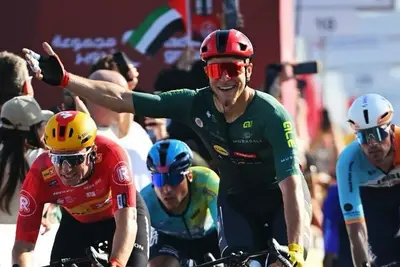 Jonathan Milan vince l'ultima tappa dell'UAE Tour 2026 e si assicura la maglia verde ©GettySport