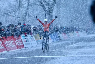 Ceylin Del Carmen Alvarado vince lo Zilvermeercross di Mol © Veldritkrant / Bram van Lent