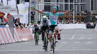 Manuele Tarozzi sul traguardo di Guide al Tour of Qinghai Lake 2024 © Twitter VF Group-Bardiani CSF-Faizané