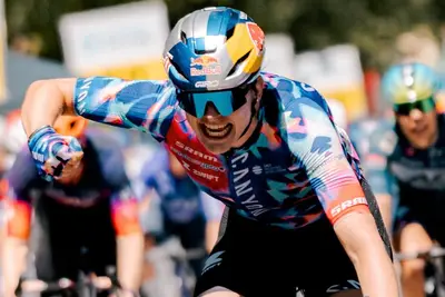 Zoe Bäckstedt vince al Tour de Suisse ©Canyon//SRAM (Foto Lucas Abad)