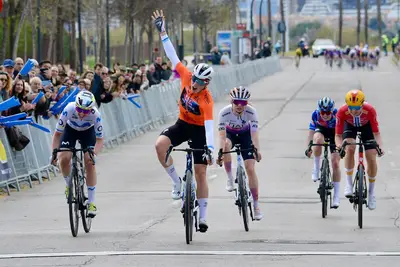 Demi Vollering vince a Valencia ©Setmana Ciclista - Volta Femenina de la CV