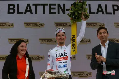 João Almeida sul podio della sesta tappa del Tour de Suisse © UAE Team Emirates via X