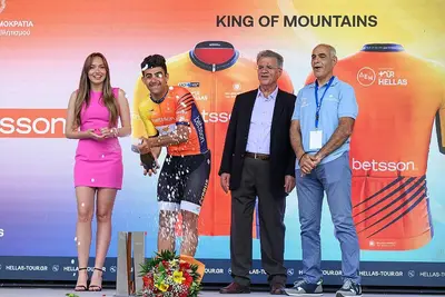 Andreas Miltiadis festeggia la maglia di miglior scalatore al Tour of Hellas 2023 © Nassos Triantafyllou