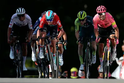 La volata di Maxim van Gils su Alberto Bettiol al GP Kanton Aargau 2024 © EF Education-EasyPost - SprintCycling
