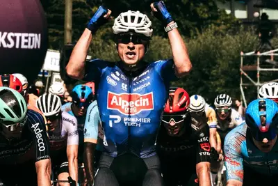 Jasper Philipsen vince la quinta tappa del Baloise Belgium Tour 2026 ©𝗔𝗴𝗻𝗶𝗲𝘀𝘇𝗸𝗮 𝗠𝗮ł𝗴𝗼𝗿𝘇𝗮𝘁𝗮