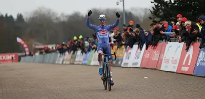 Niels Vandeputte vince il Waaslandcross di Sint-Niklaas © Veldritkrant / Bram van Lent
