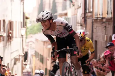 Isaac del Toro sullo strappo di Santa Caterina ©Giro d'Italia via X