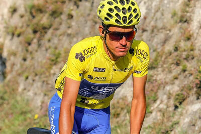 Amaro Antunes in maglia di leader della Volta: un'immagine ormai lontana © O Minho-DR