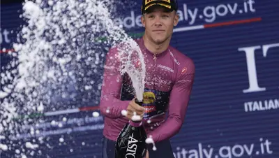 Jonathan Milan sul podio dell'undicesima tappa del Giro d'Italia 2024 ©Giro d'Italia