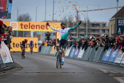 Joris Nieuwenhuis vince il Noordzeecross di Middelkerke © Yefrifotos via X