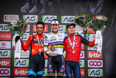 Santiago Buitrago, Remco Evenepoel e Tom Pidcock sul podio della Liegi 2023 © A.S.O./Maxime Delobel