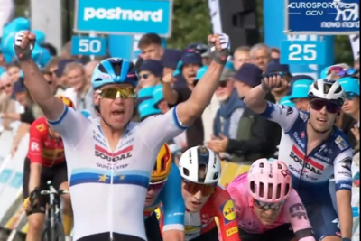Jakobsen vince, Pedersen dietro di lui esulta: trionfo Quick-Step al Tour of Denmark ©Eurosport