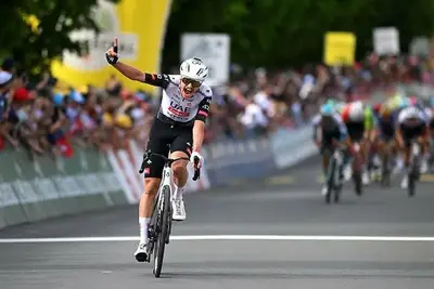 Jay Vine vince la terza tappa del Giro di Romandia 2025 © CyclingNews / Getty Images