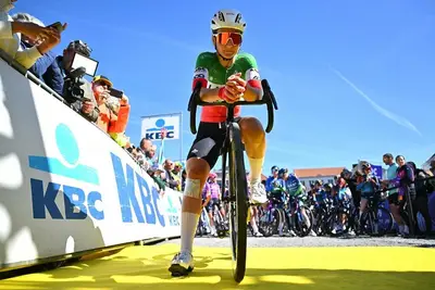 Elisa Longo Borghini, caduta al Giro delle Fiandre 2025 ©UAE Team ADQ