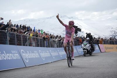 Tadej Pogačar conquista la tappa regina a Livigno e ipoteca la Corsa Rosa © Twitter Giro d'Italia