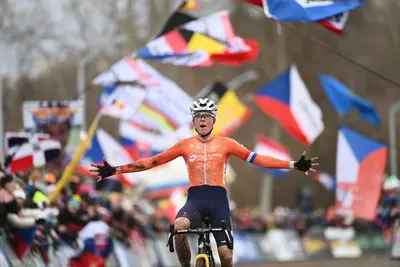 Fem van Empel vince il secondo Mondiale della sua carriera © UCI Cyclocross