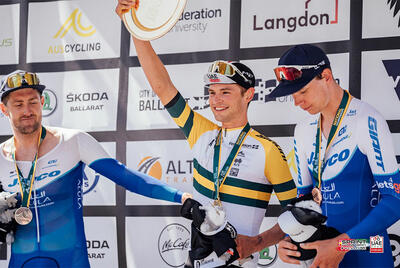 Jay Vine campione australiano a cronometro 2023 davanti a Luke Durbridge e Kelland O'Brien © UAE Emirates