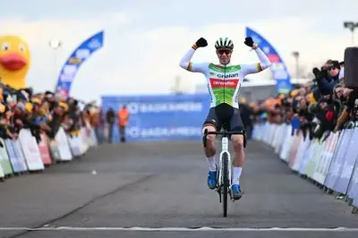 Laurens Sweeck sul traguardo del Duinencross di Koksijde © Getty Images