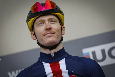 Matteo Jorgenson con la maglia della nazionale statunitense ai Mondiali di Zurigo 2024 © via X @vismaleaseabike
