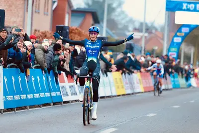 Lucinda Brand vince l'Azencross ©Bram van Lent