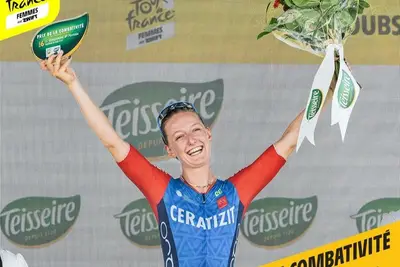 Kerbaol, già vincitrice della sesta tappa del TdFF, premiata con il premio della combattività ©GoZwift