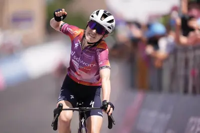 Niamh Fisher-Black è la prima atleta neozelandese a vincere al Giro d'Italia Women © Giro d'Italia Women via X